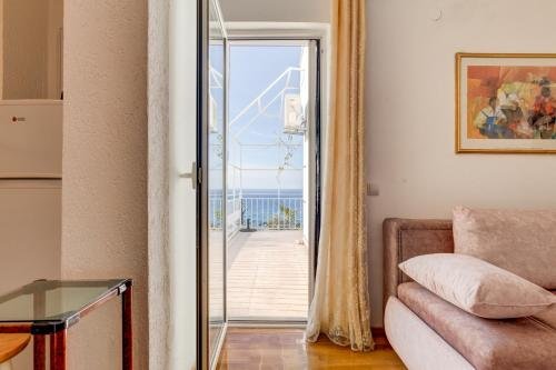 sun rose apartments sveti stefan