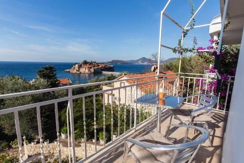 sun rose apartments sveti stefan