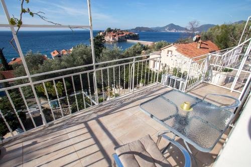 sun rose apartments sveti stefan