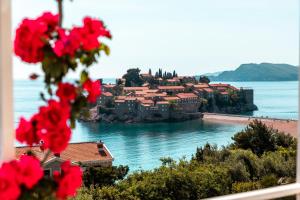 sun rose apartments sveti stefan