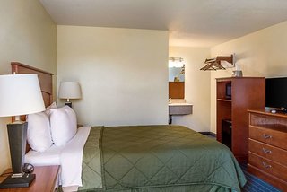 super 8 by wyndham vancouver east