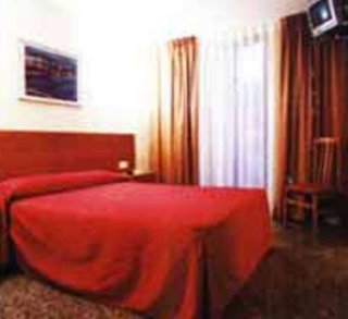 Hotel Nuevo Triunfo,Sants-Montjuic>>Barcelona,2 star