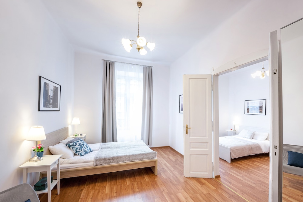 friendhouse apartments