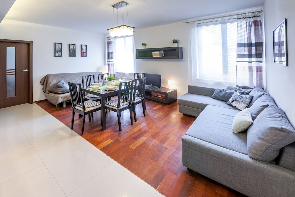 friendhouse apartments