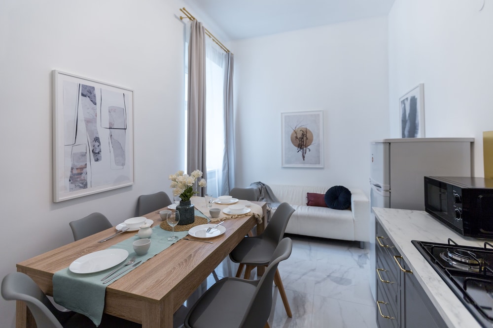 friendhouse apartments