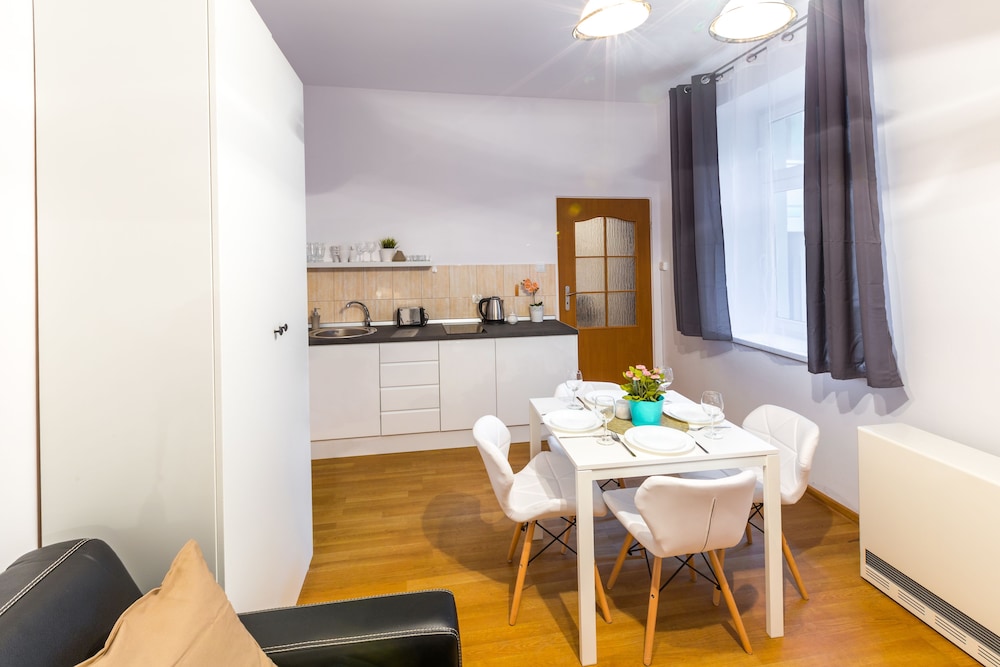 friendhouse apartments