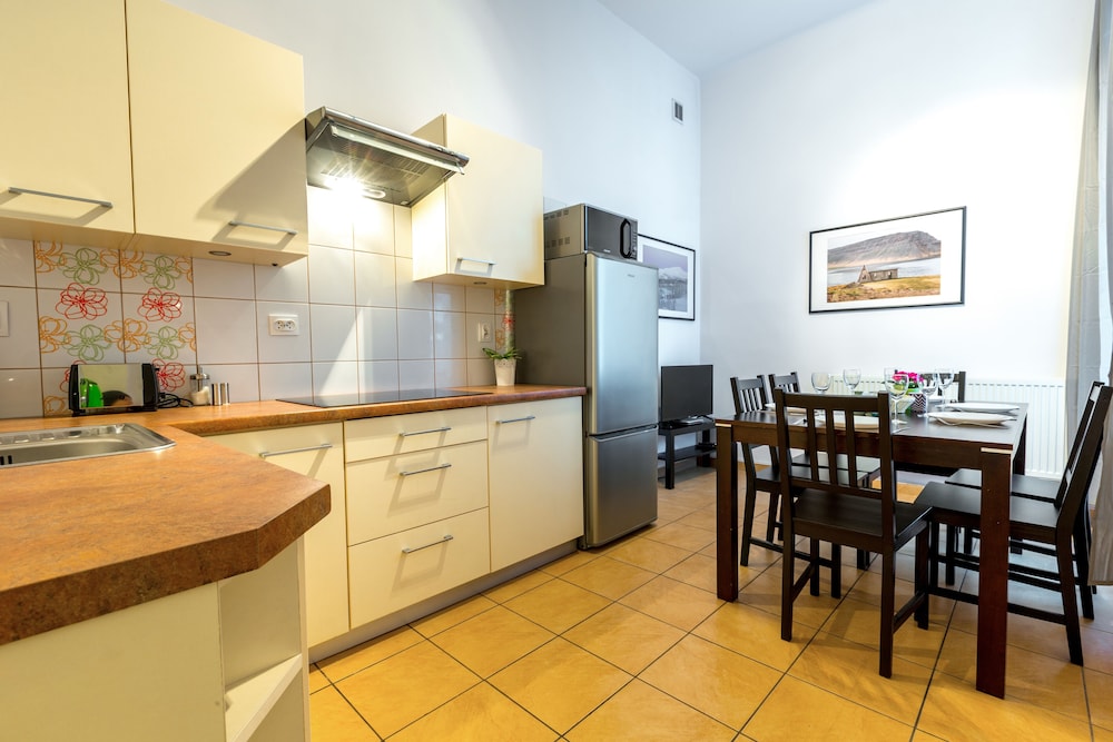 friendhouse apartments