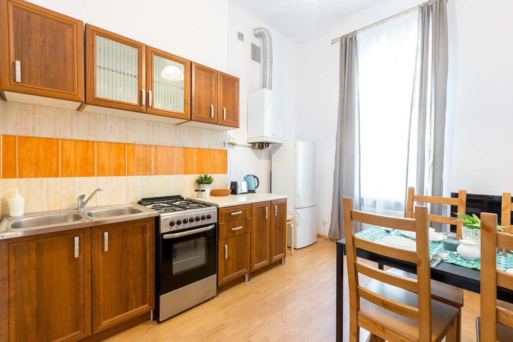friendhouse apartments