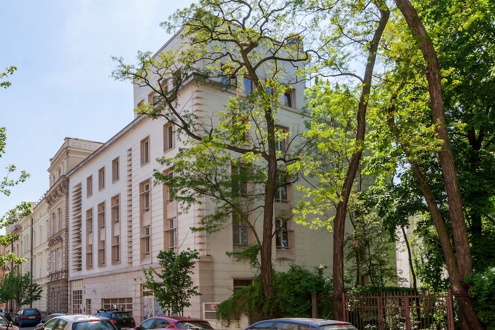 friendhouse apartments