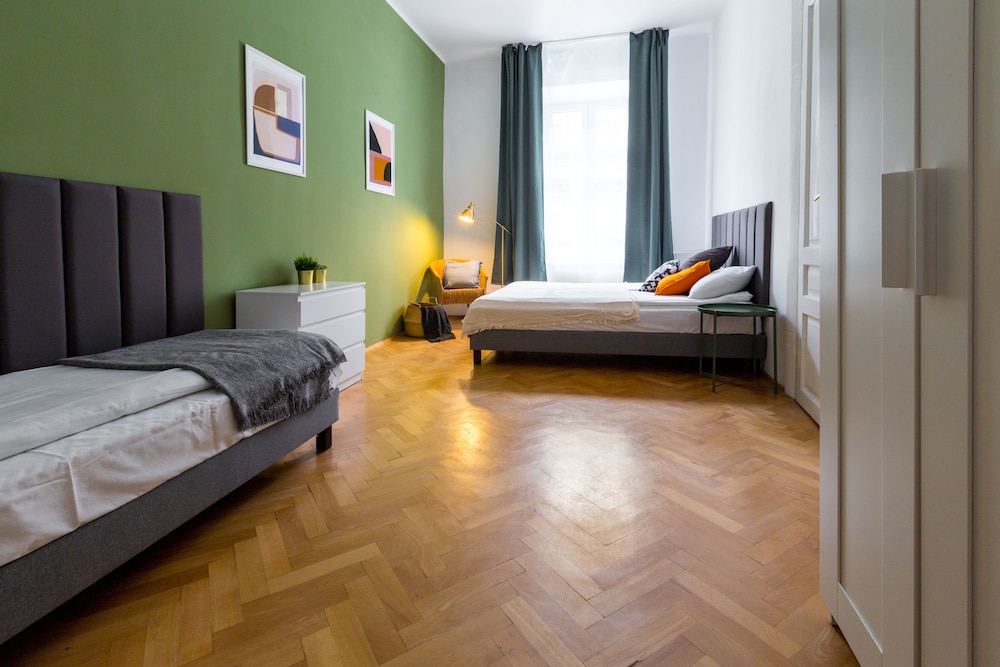 friendhouse apartments