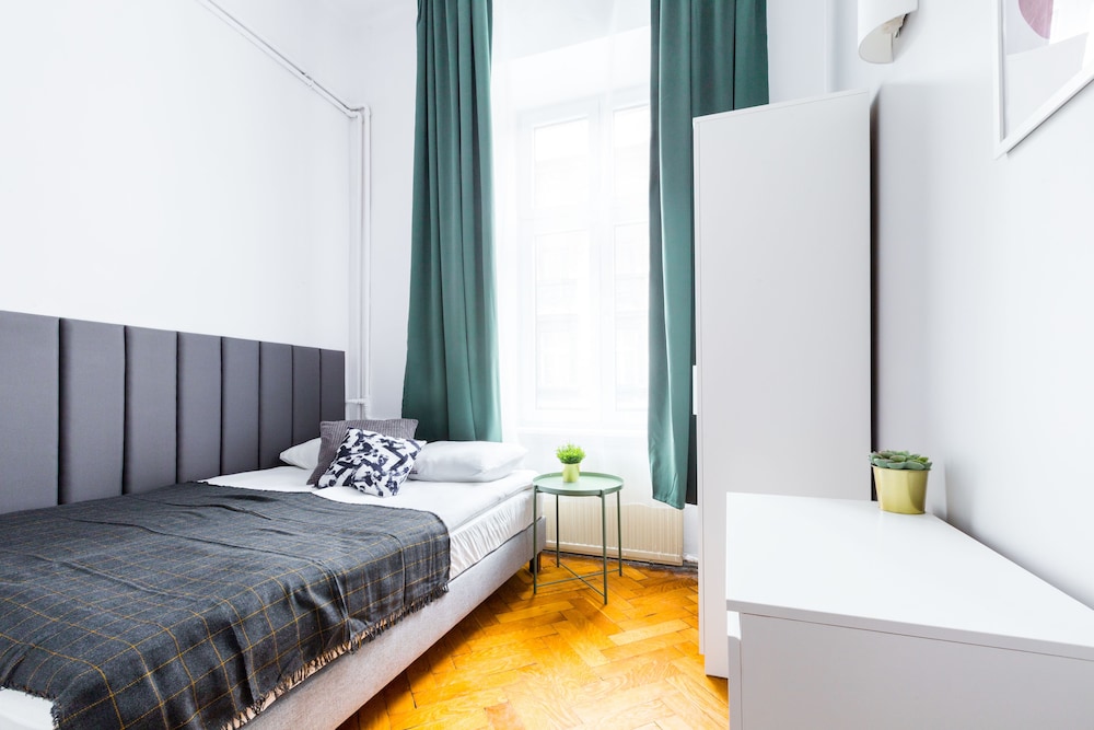 friendhouse apartments