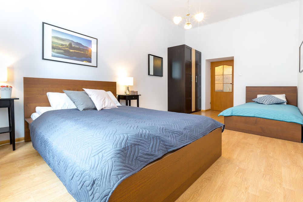 friendhouse apartments