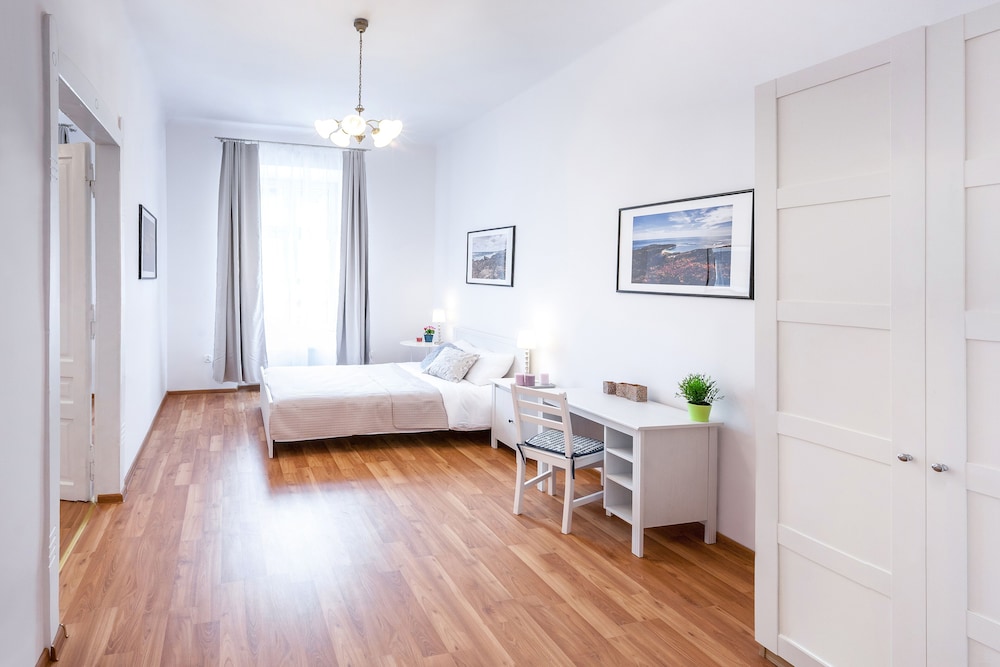 friendhouse apartments
