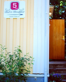 5 ans bed and breakfast