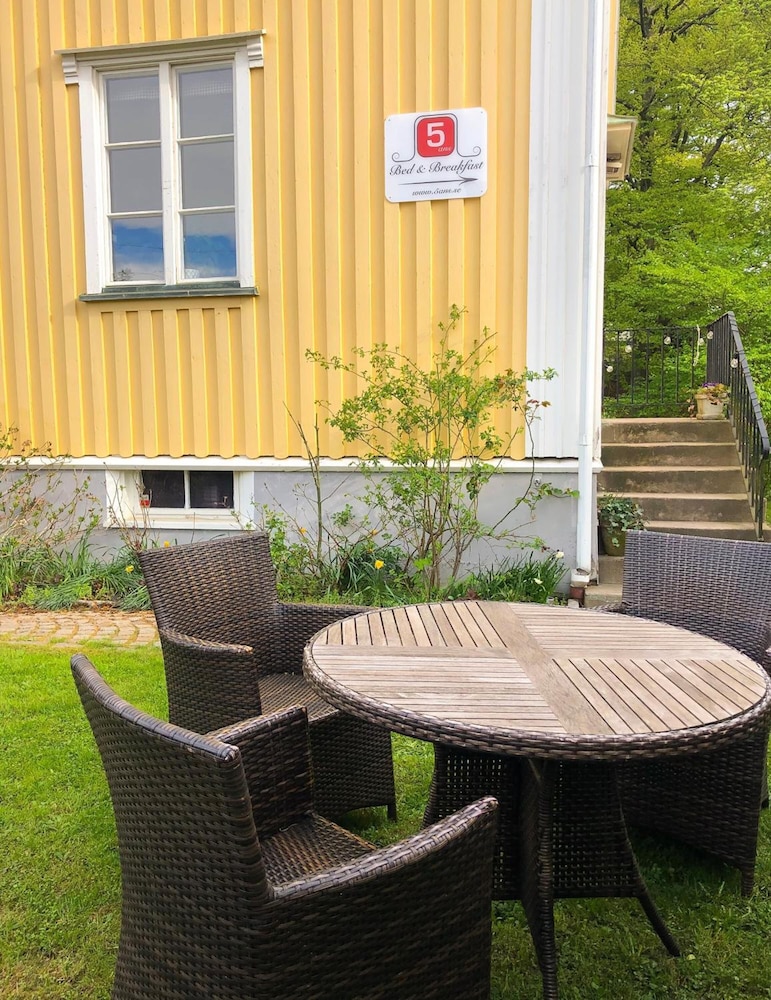 5 ans bed and breakfast