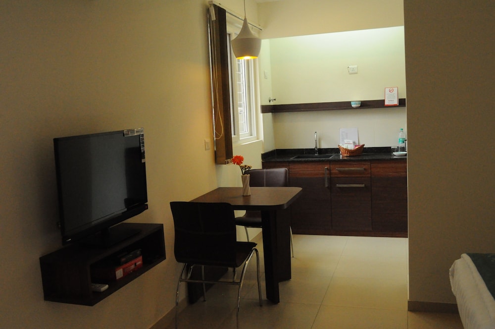 ixora suites