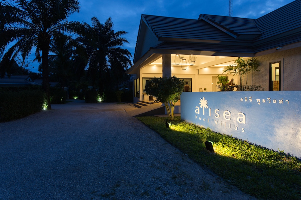 alisea pool villas