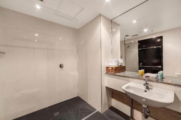 summer house backpackers melbourne