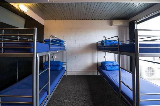summer house backpackers melbourne