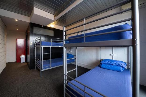 summer house backpackers melbourne