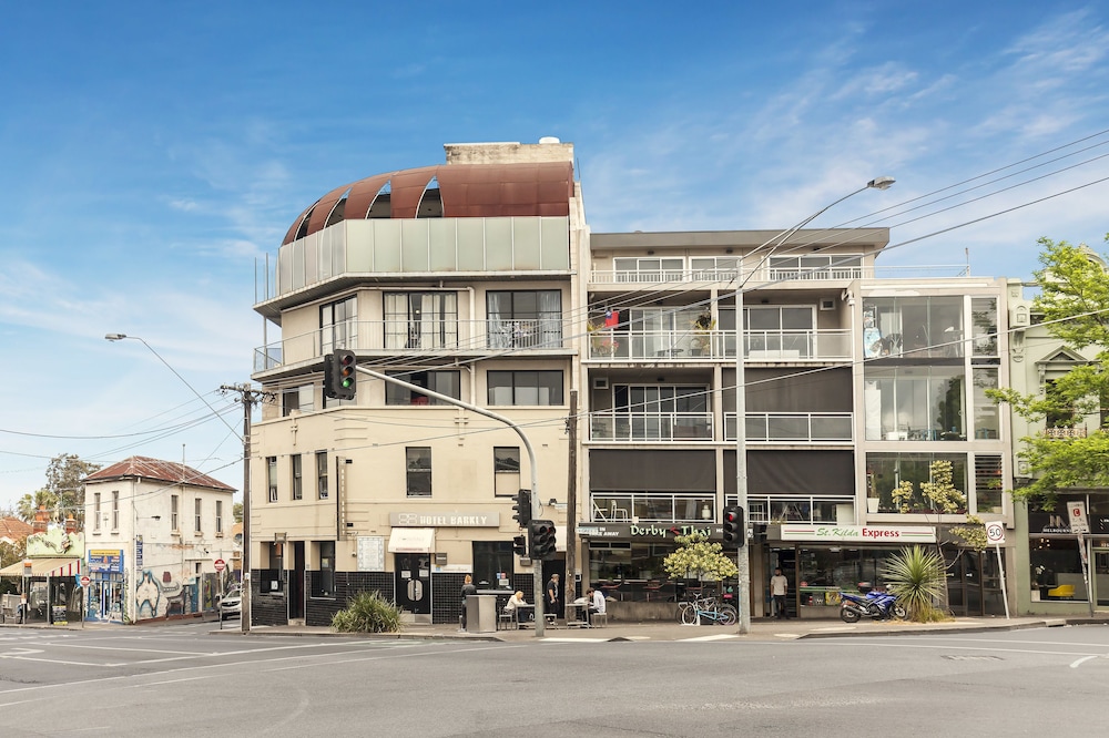 summer house backpackers melbourne