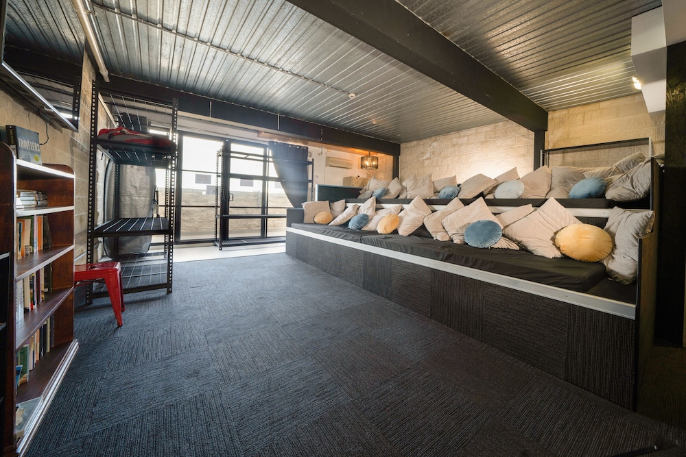 summer house backpackers melbourne