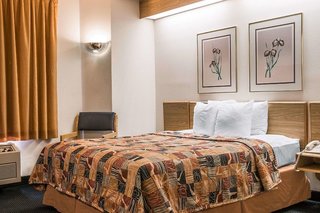 Days Inn By Wyndham Flint/Bishop International Airport,Flint Township>>Flint,2 star