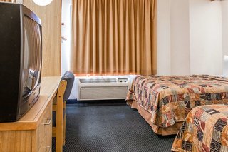 Days Inn By Wyndham Flint/Bishop International Airport,Flint Township>>Flint,2 star