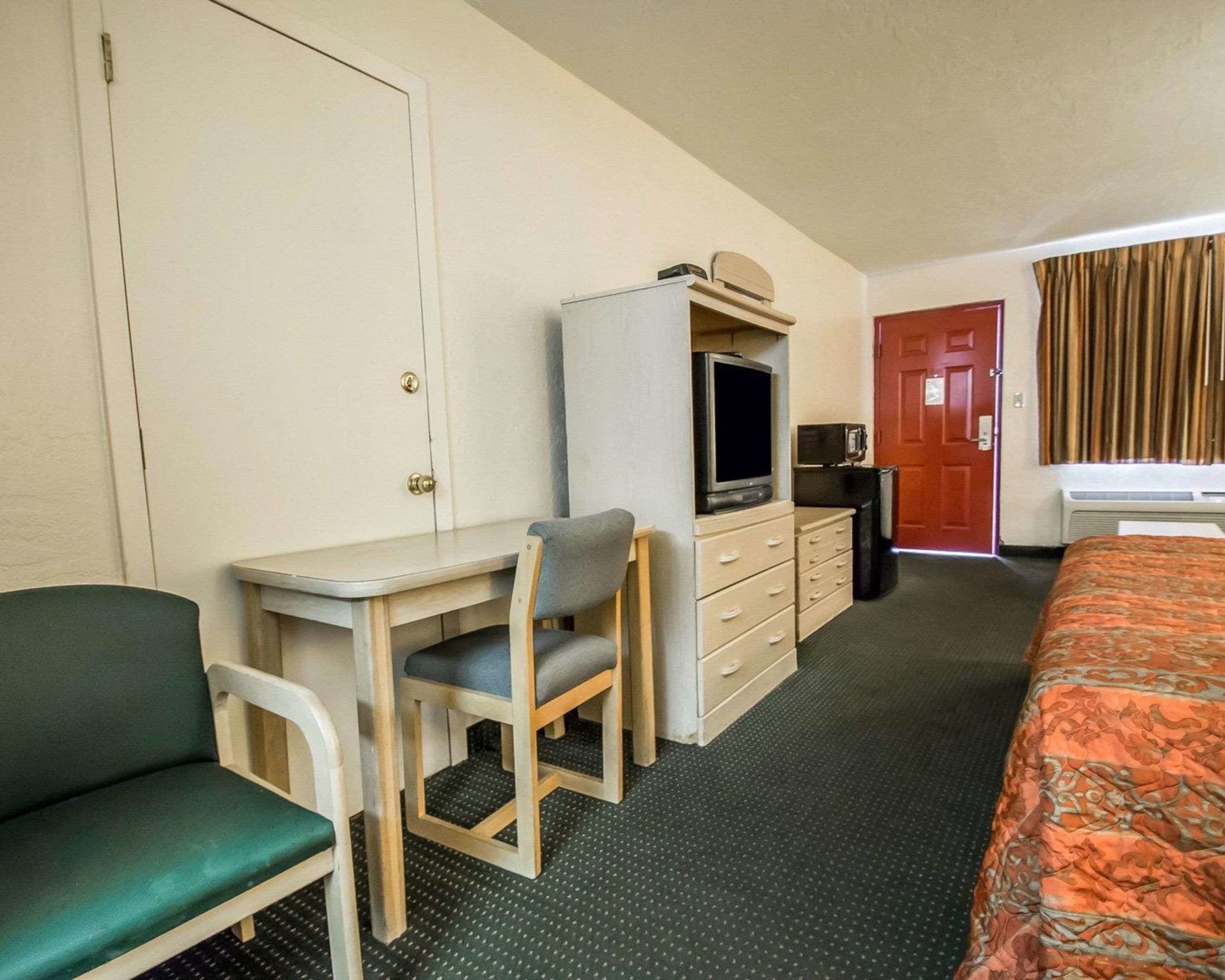 rodeway inn gainesville university area