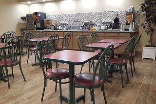 Baymont By Wyndham Belleville Airport Area,Detroit>>Belleville,2.5 star