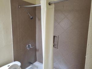 Jackson Hotel And Convention Center,Near Casey Jones Village,2 star