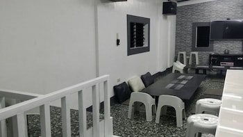 ervoruto hostel makati
