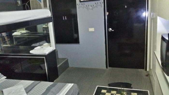 ervoruto hostel makati