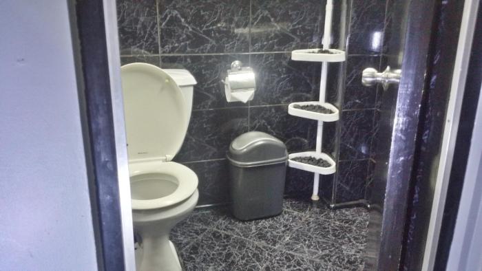 ervoruto hostel makati