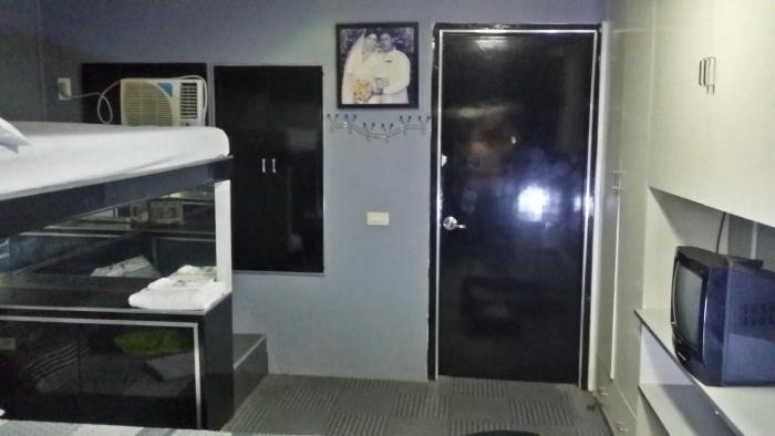 ervoruto hostel makati