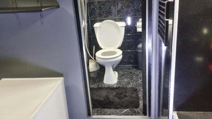 ervoruto hostel makati