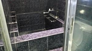 ervoruto hostel makati