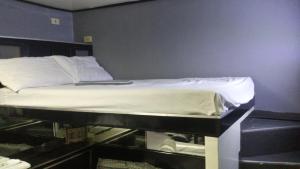 ervoruto hostel makati