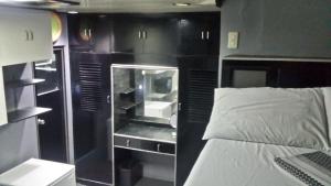 ervoruto hostel makati