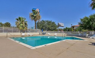 Motel 6 Phoenix East,Paradise Valley>>Camelback East,2 star