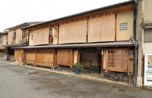 traditional kyoto inn serving kyoto cuisine izuyasu