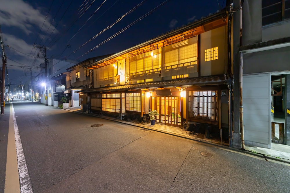 traditional kyoto inn serving kyoto cuisine izuyasu