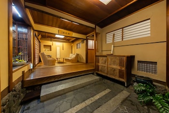 Traditional Kyoto Inn Serving Kyoto Cuisine Izuyasu,Osaka>>Kyoto,4 star