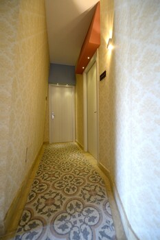 x hotel