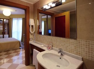 Una Hotels The One Milano,San Donato Milanese>>Milan,4 star