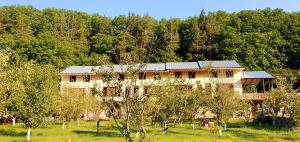 restland dilijan family hotel
