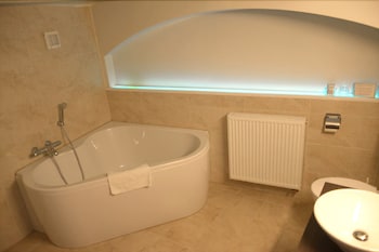 golden tree hotel