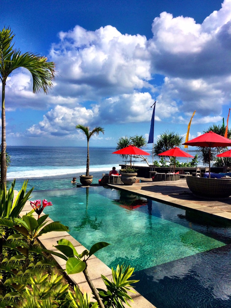 the palms ceningan hotel