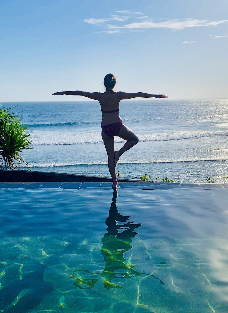 the palms ceningan hotel