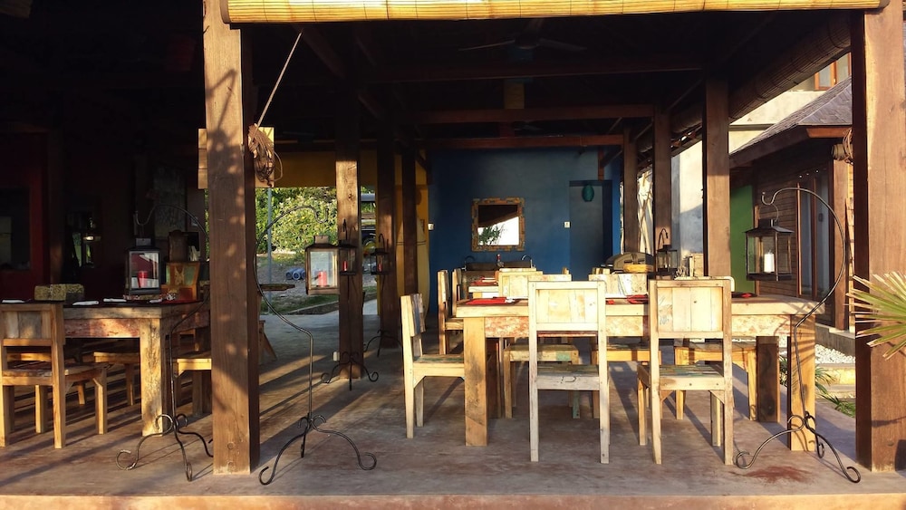 the palms ceningan hotel